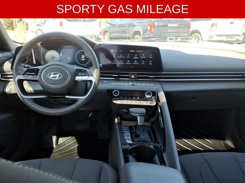 Used 2024 Hyundai Elantra SEL w/ Convenience Package FWD image 12