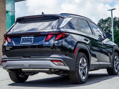 Certified 2025 Hyundai Tucson SEL FWD image 11