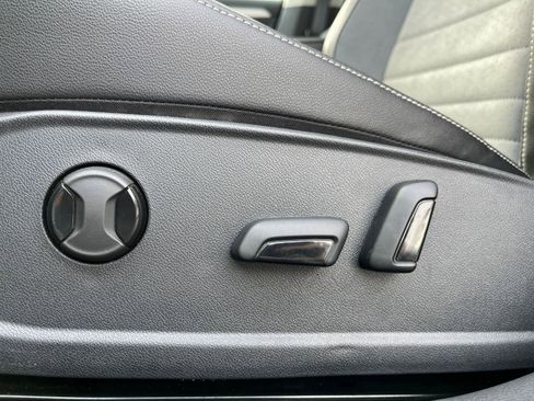 Used 2025 Volkswagen Jetta SE image 25