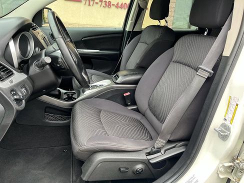 Used 2013 Dodge Journey SXT w/ Flexible Seating Group image 9