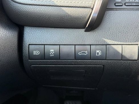Used 2018 Toyota Camry SE w/ Audio Package FWD image 29