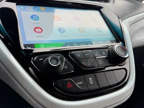 Used 2020 Chevrolet Bolt Premier w/ Infotainment Package image 27