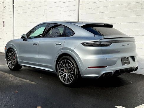 Certified 2022 Porsche Cayenne GTS image 3