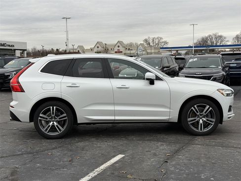 Used 2020 Volvo XC60 T6 Momentum image 9