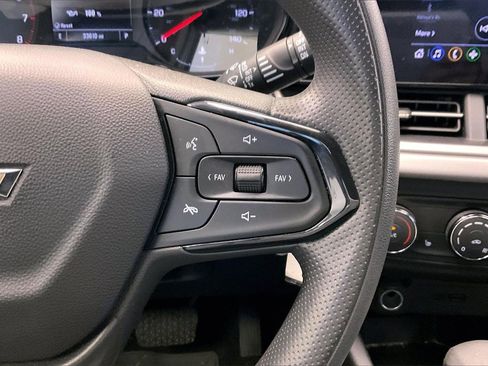 Used 2024 Chevrolet Trax LS w/ LS Convenience Package image 18