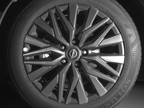 Used 2025 Nissan Altima 2.5 SV FWD image 12