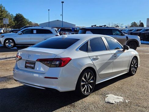 Used 2024 Honda Civic EX image 3