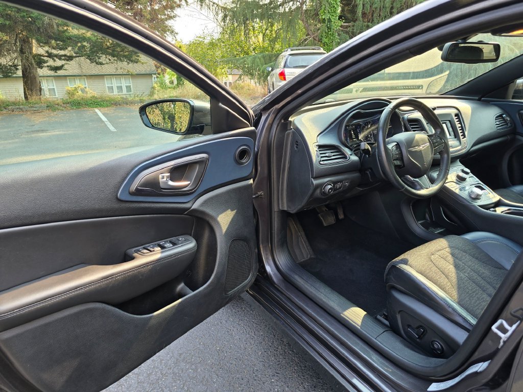 Used 2015 Chrysler 200 S w/ Comfort Group FWD image 7