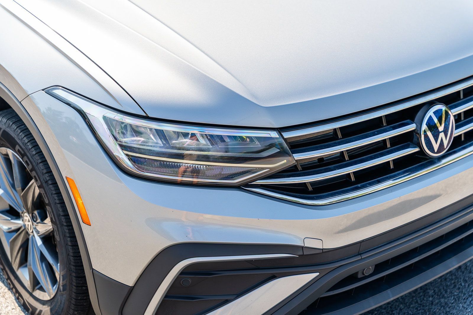 Used 2023 Volkswagen Tiguan SE w/ Panoramic Sunroof Package FWD image 10