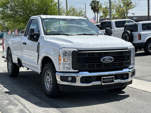New 2026 Ford F250 XL w/ XL Chrome Package image 9