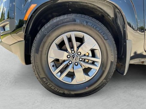 Used 2025 Nissan Frontier SV w/ SV Convenience Package RWD image 23