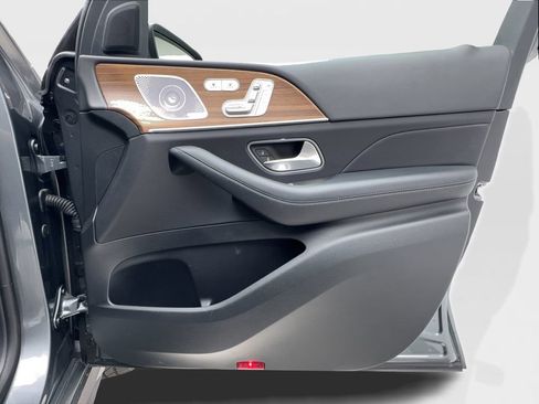 Used 2025 Mercedes-Benz GLS 450 4MATIC image 34