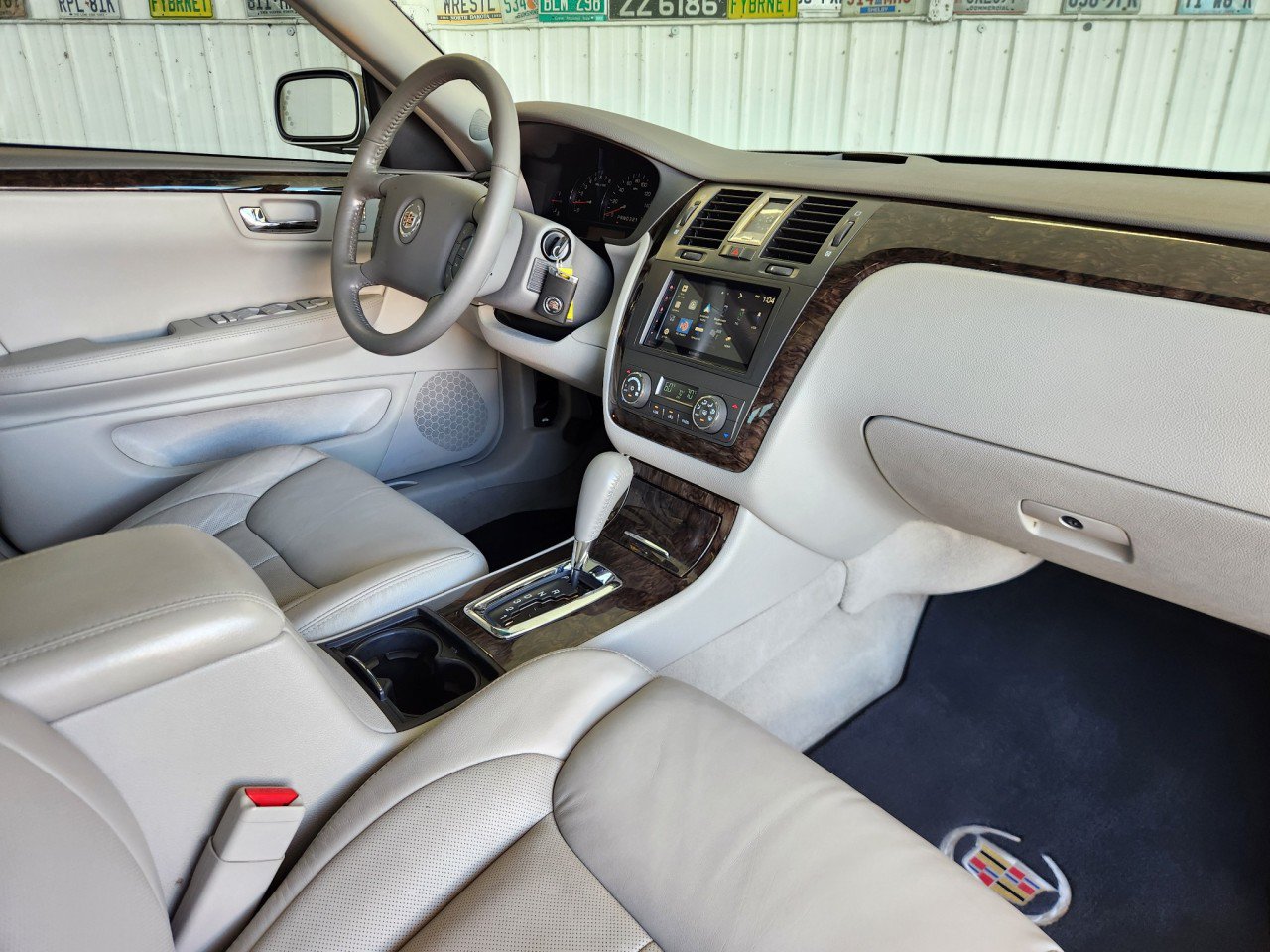 Used 2008 Cadillac DTS w/ Sun And Sound Package FWD image 2