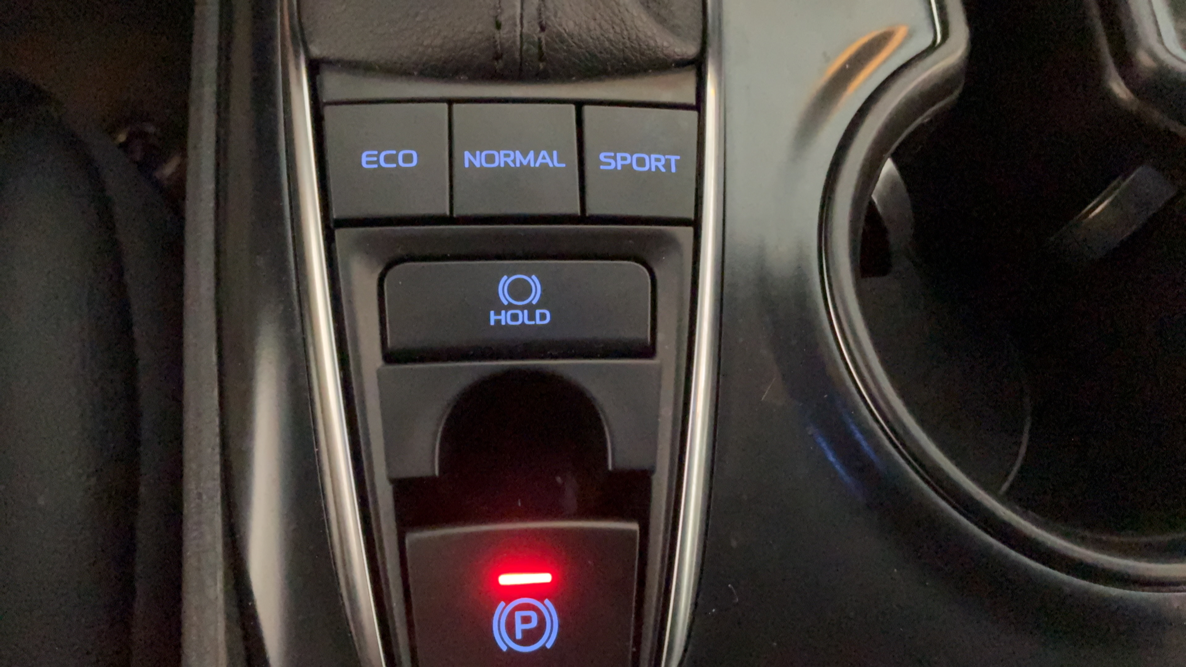 Used 2020 Toyota Camry XSE FWD image 13