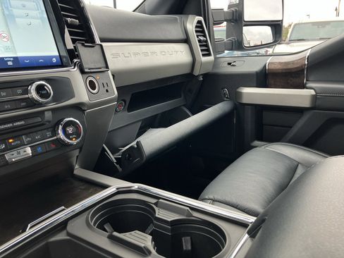 Used 2022 Ford F250 Lariat w/ Chrome Package image 27