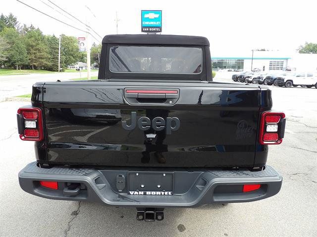 Used 2024 Jeep Gladiator Sport AWD/4WD image 4