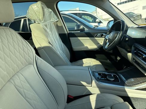 Used 2024 BMW X7 xDrive40i w/ Climate Comfort Package image 7