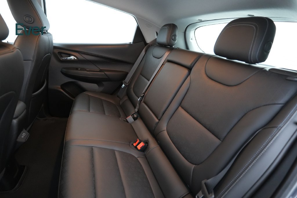 Used 2022 Chevrolet Bolt LT w/ Infotainment Package FWD image 24