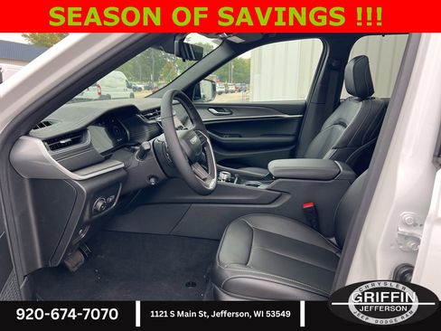 New 2025 Jeep Grand Cherokee Limited w/ Luxury Tech Group II image 18