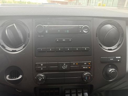 Used 2015 Ford F550 4x4 Regular Cab Super Duty image 27