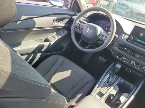 Certified 2025 Honda Accord SE image 3