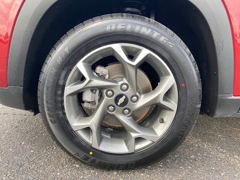 Certified 2025 Chevrolet Trax LT FWD image 21