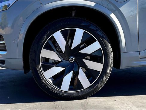 Used 2024 Volvo XC90 T8 Ultimate image 12