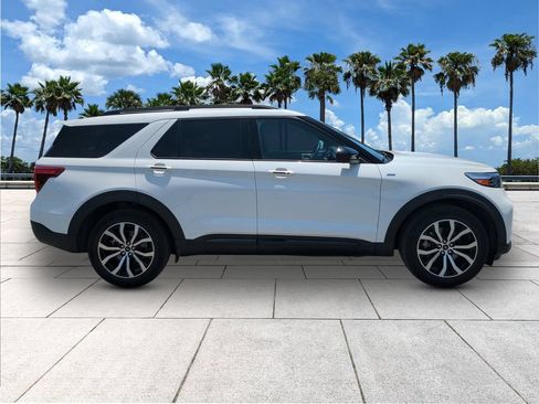 Certified 2023 Ford Explorer ST-Line w/ Class IV Trailer Tow Package RWD image 9