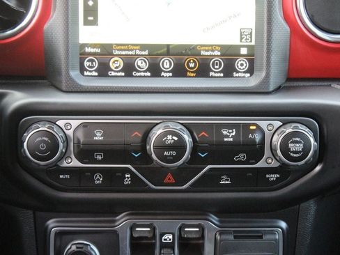 Used 2021 Jeep Gladiator Rubicon AWD/4WD image 15