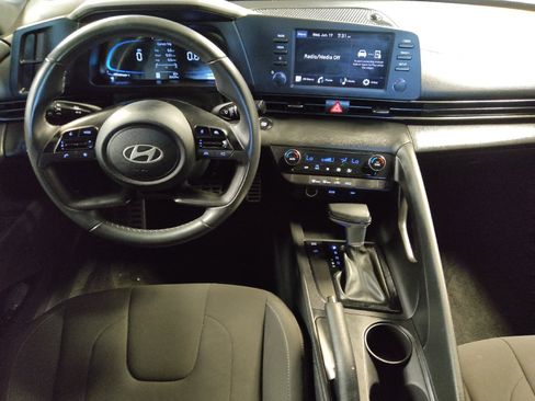 Used 2025 Hyundai Elantra Sport FWD image 22