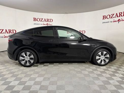 Used 2024 Tesla Model Y Long Range AWD/4WD image 9