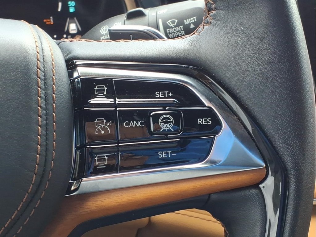 Used 2023 Jeep Grand Cherokee Summit AWD/4WD image 24