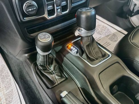 Used 2023 Jeep Wrangler Unlimited Sahara AWD/4WD image 18