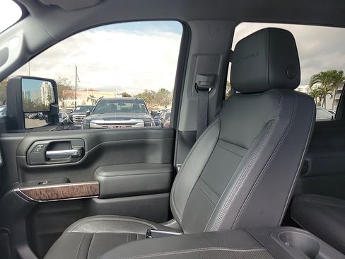 Used 2023 GMC Sierra 3500 Denali w/ Denali Ultimate Package image 27