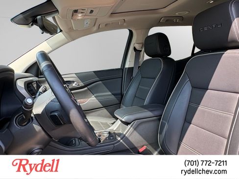 Used 2023 GMC Acadia Denali w/ Denali Technology Package AWD/4WD image 5