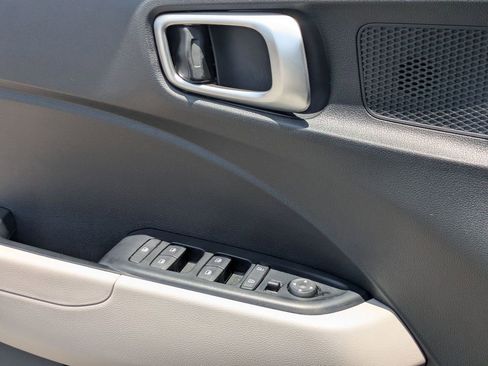 Used 2025 Hyundai Venue SEL FWD image 13