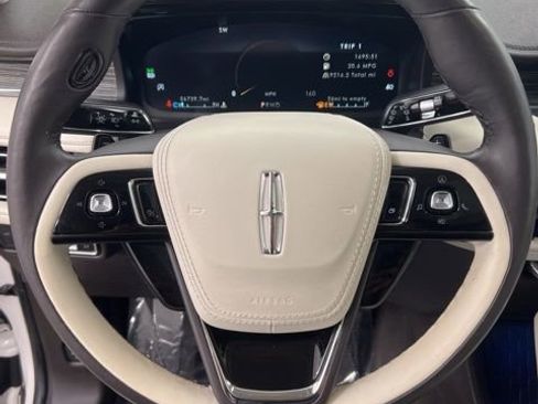 Used 2022 Lincoln Aviator Black Label w/ Class IV Trailer Tow Package AWD/4WD image 10