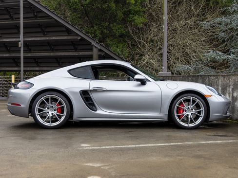 Used 2018 Porsche 718 Cayman S image 12