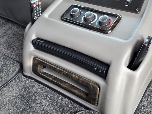 Used 2017 Chevrolet Express 2500 RWD image 36