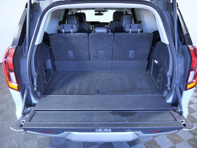 Certified 2025 Ford Expedition Platinum AWD/4WD image 9