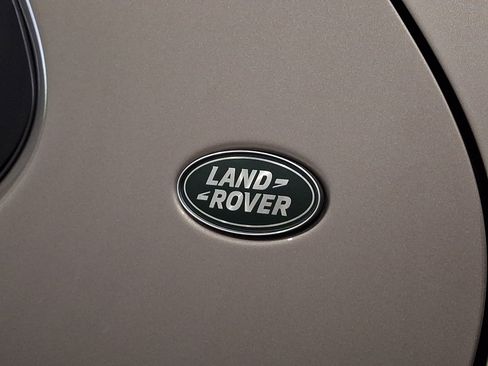 Certified 2025 Land Rover Discovery Dynamic SE AWD/4WD image 30