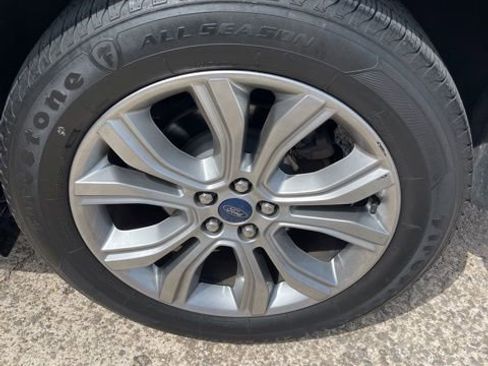 Used 2019 Ford Edge Titanium w/ Equipment Group 301A FWD image 11