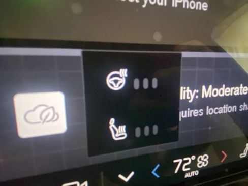 Used 2025 Volvo XC40 B5 Plus w/ Protection Package Premier image 24