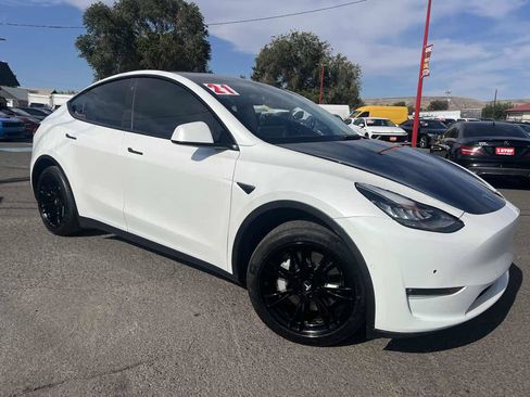 Used 2021 Tesla Model Y Long Range AWD/4WD image 4