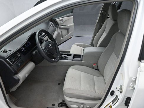Used 2015 Toyota Camry LE FWD image 11