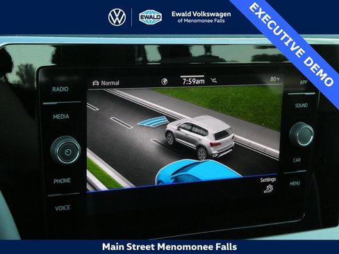Certified 2025 Volkswagen Taos SE image 43