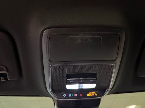 Used 2024 Chevrolet Traverse RS image 21