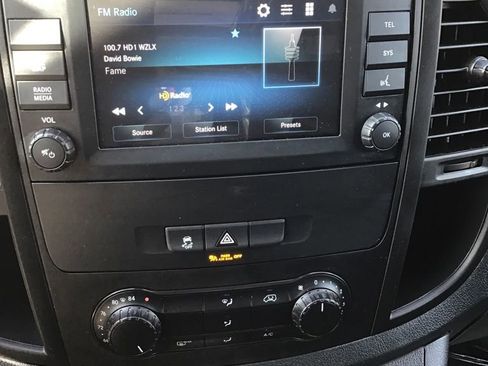 Used 2022 Mercedes-Benz Metris image 9