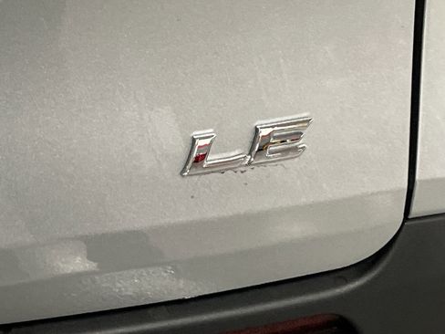 Used 2025 Toyota Sienna LE w/ LE Plus Package FWD image 7