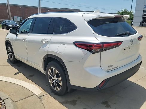 Used 2021 Toyota Highlander XLE FWD image 8